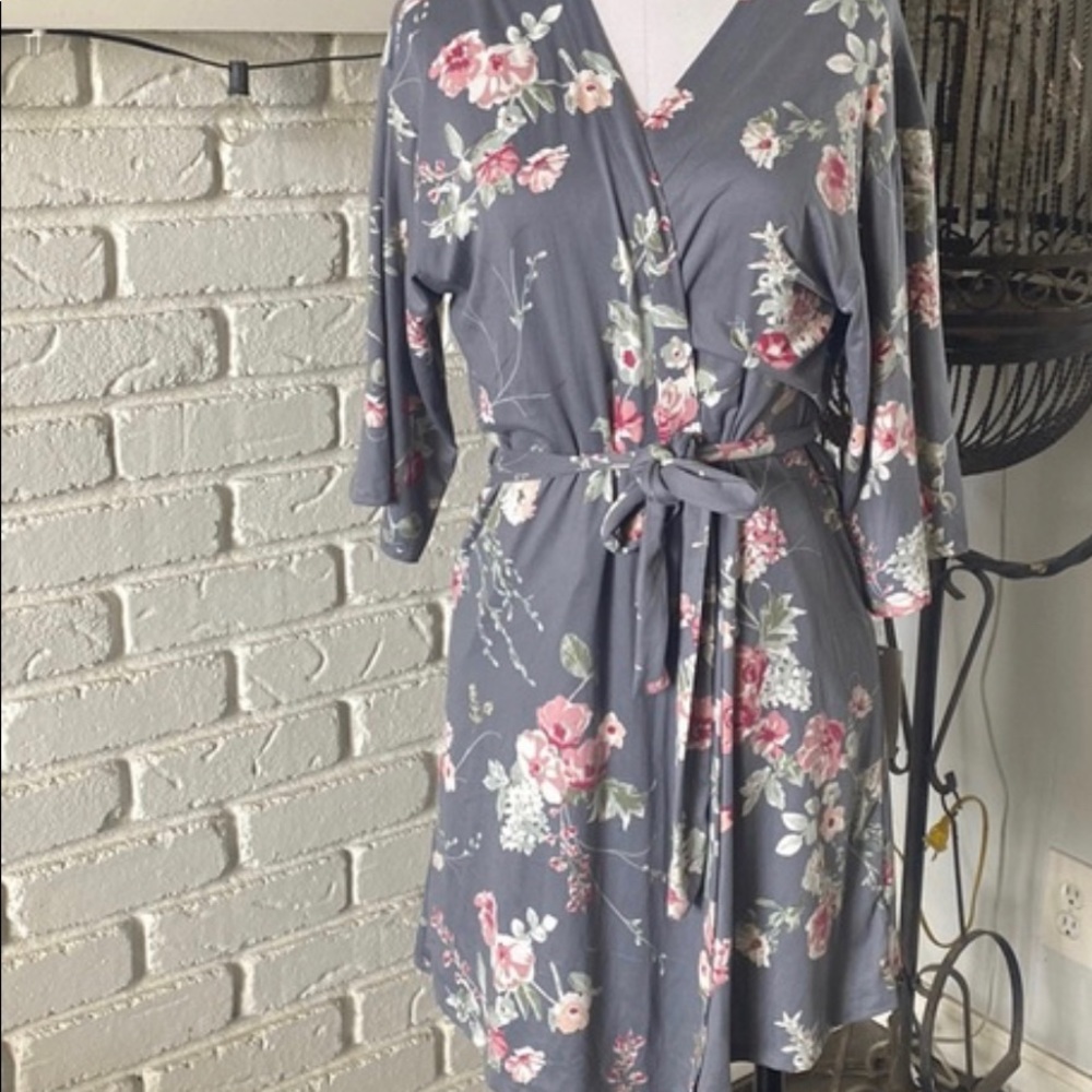 BNWT Flora Nikooz Floral Kimono Robe